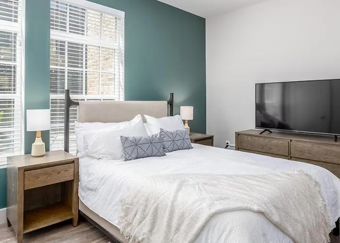Landing Modern With Amazing Amenities * Columbus