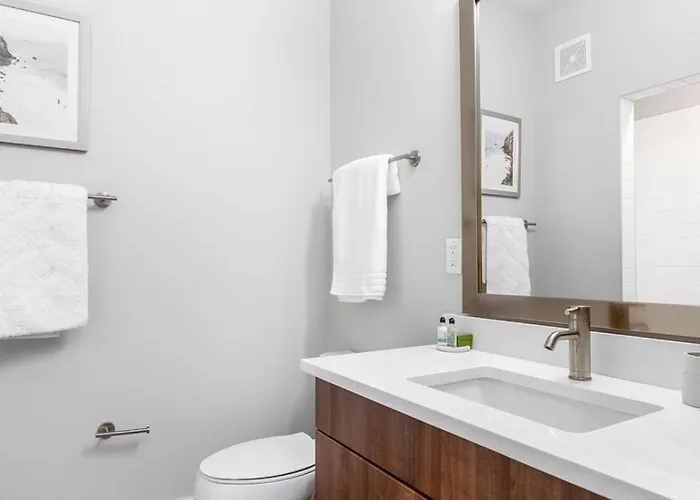 Landing Modern With Amazing Amenities Apartment