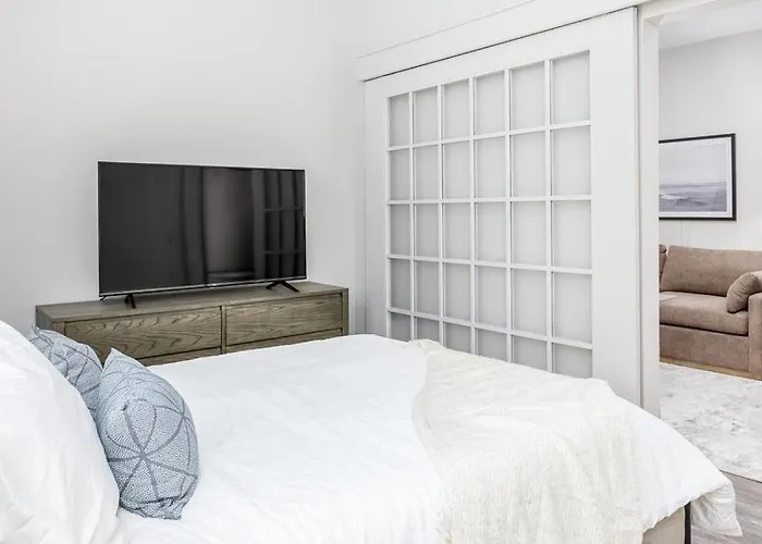 Landing Modern With Amazing Amenities Apartment *