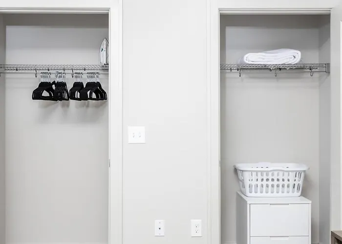 Landing Modern With Amazing Amenities *